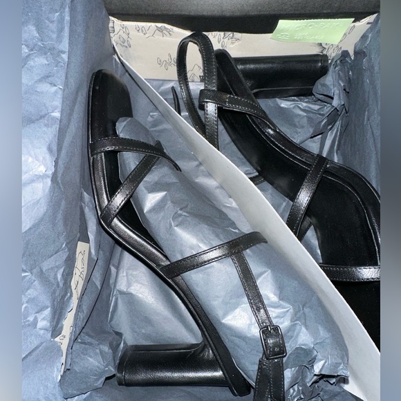 NIB BR 3 inch Strappy sandals - Picture 2 of 12